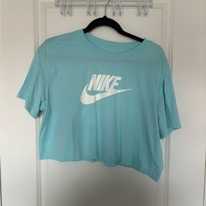 Nike Crop T-Shirt - Light Blue sz. L